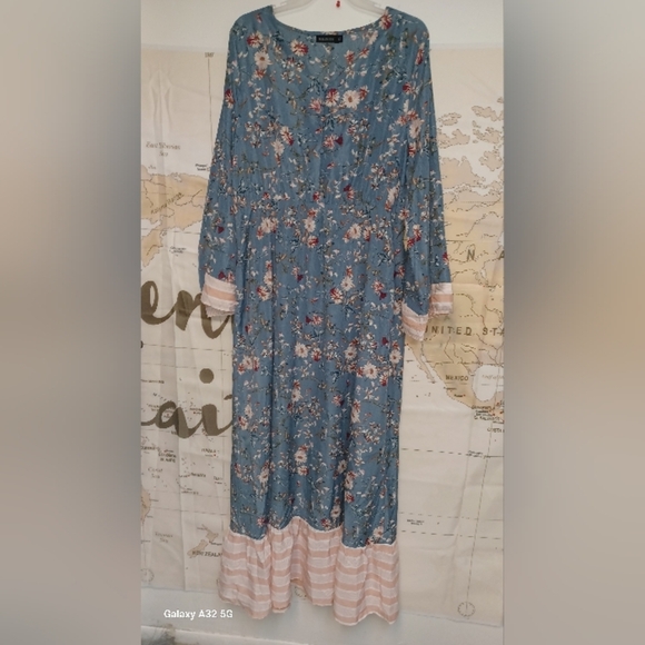 MIKAROSE SIZE XL Floral Blue Maxi Dress - Picture 3 of 16